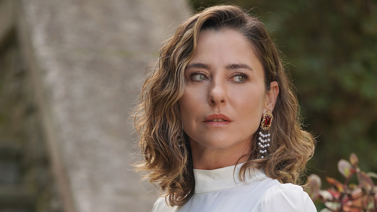 New Series Siyah Kalp Starring Ece Uslu And Kerem Al k Episode