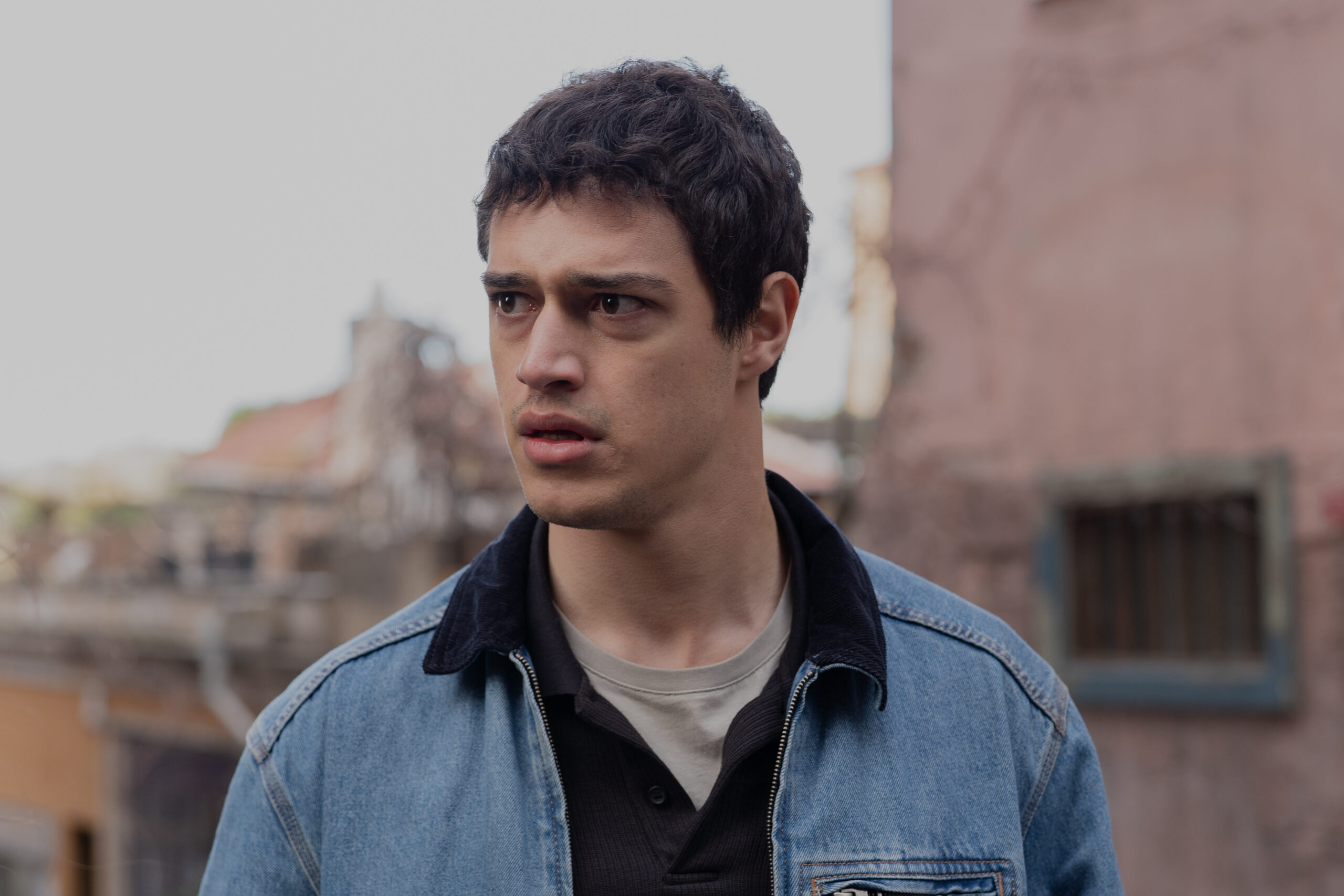 Kaan Mirac Sezen Talks 6 Of Us At The Turkish TV Festival Episode