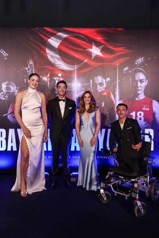 bayrak taşıyanlar