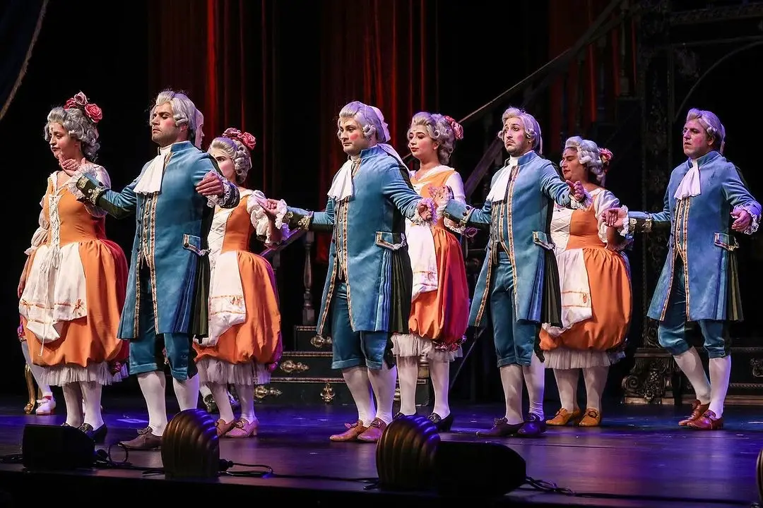 Veda turnesindeki Amadeus oyunundan bir sahne