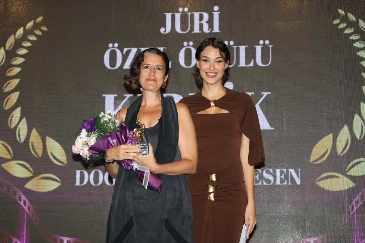 Çatalca Film Festivali Altın Erguvan Ödülü takdimi