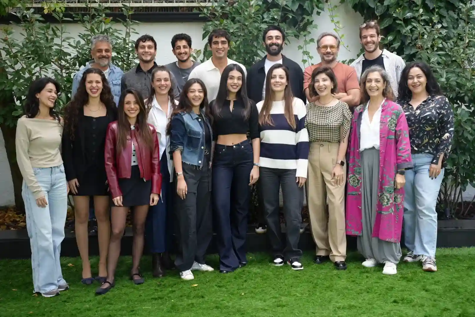 'Susuz Yaz' Cast Comes Together for First Table Read
