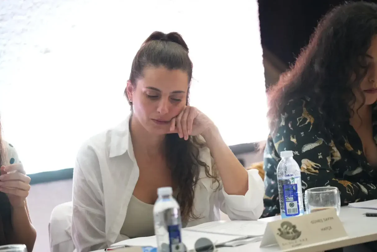 'Susuz Yaz' Dizisinin Oyuncu Kadrosu Okuma Provasında Bir Araya Geldi