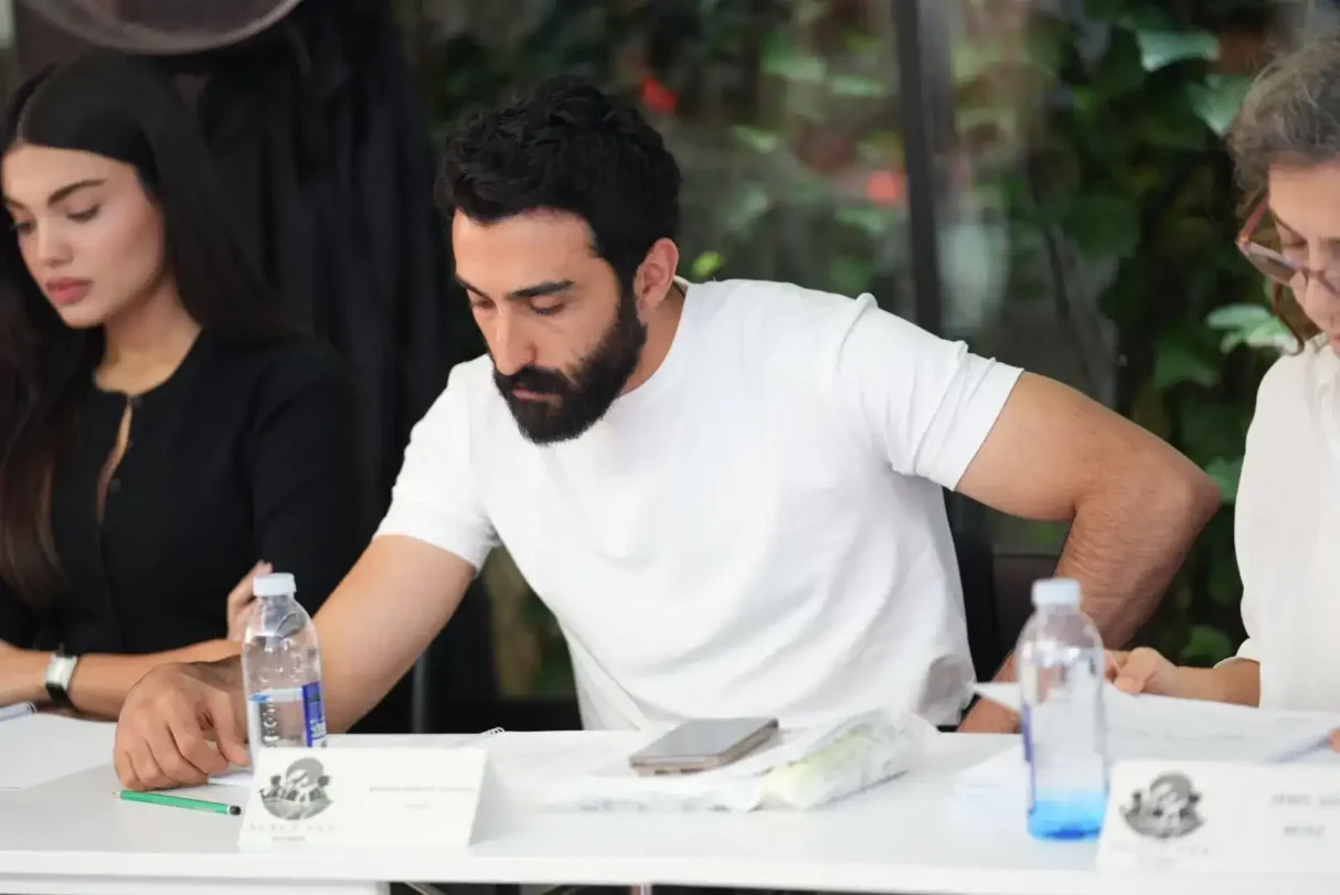 'Susuz Yaz' Dizisinin Oyuncu Kadrosu Okuma Provasında Bir Araya Geldi
