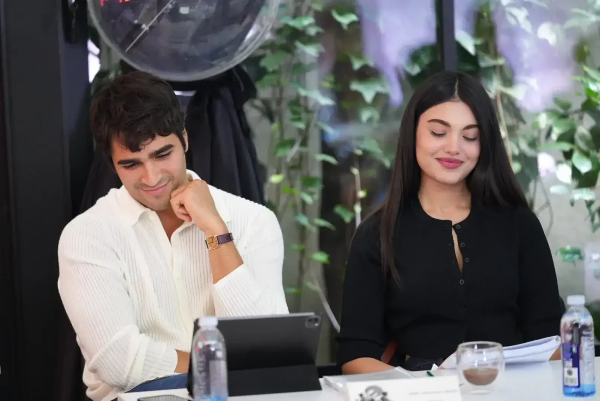 'Susuz Yaz' Dizisinin Oyuncu Kadrosu Okuma Provasında Bir Araya Geldi